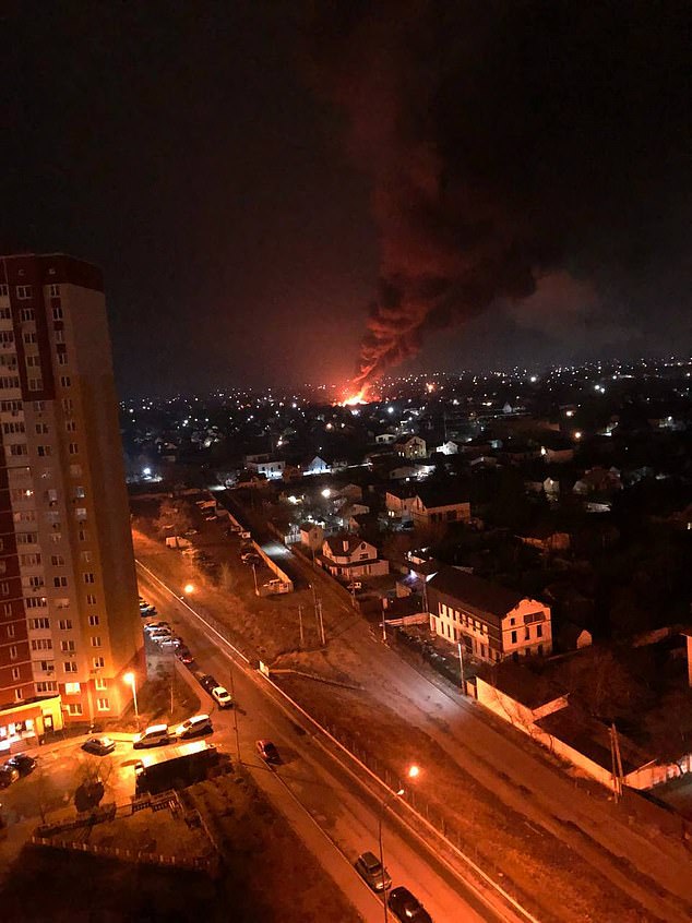 Kiev was set on fire in the early hours of Friday when the city was attacked by Russia.  Adviser to the Ukrainian Ministry of Internal Affairs Anton Gerashenko shared on social networks footage of a fire in the Darnytskyi district of Kiev, in the southeastern part of the city on the left bank of the Dnieper River