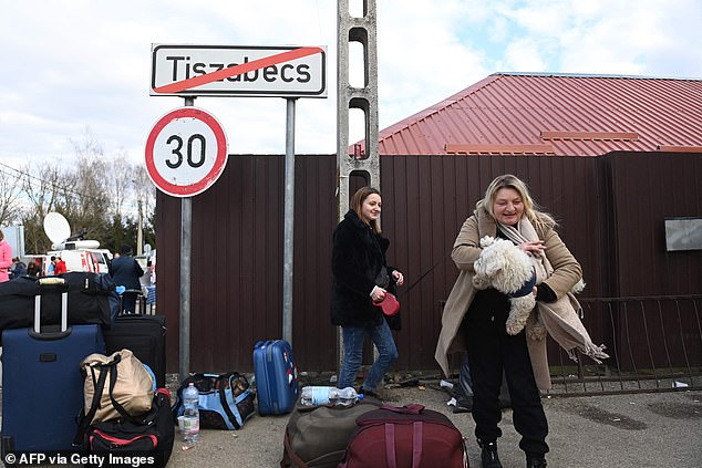 Two young Ukrainian women manage to reach Tisabets, Hungary after crossing the border in a safe place with a dog companion