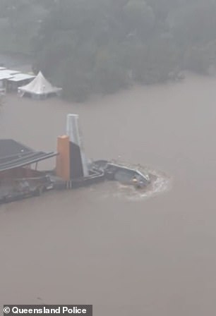 1645992469 783 Shocking moment houseboat smashes into wharf forcing Queensland man in