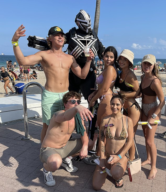 The Tampa Bay Times estimates that about 570,000 students will be coming to Florida for spring break this year.  Upstairs people on the beach on Sunday