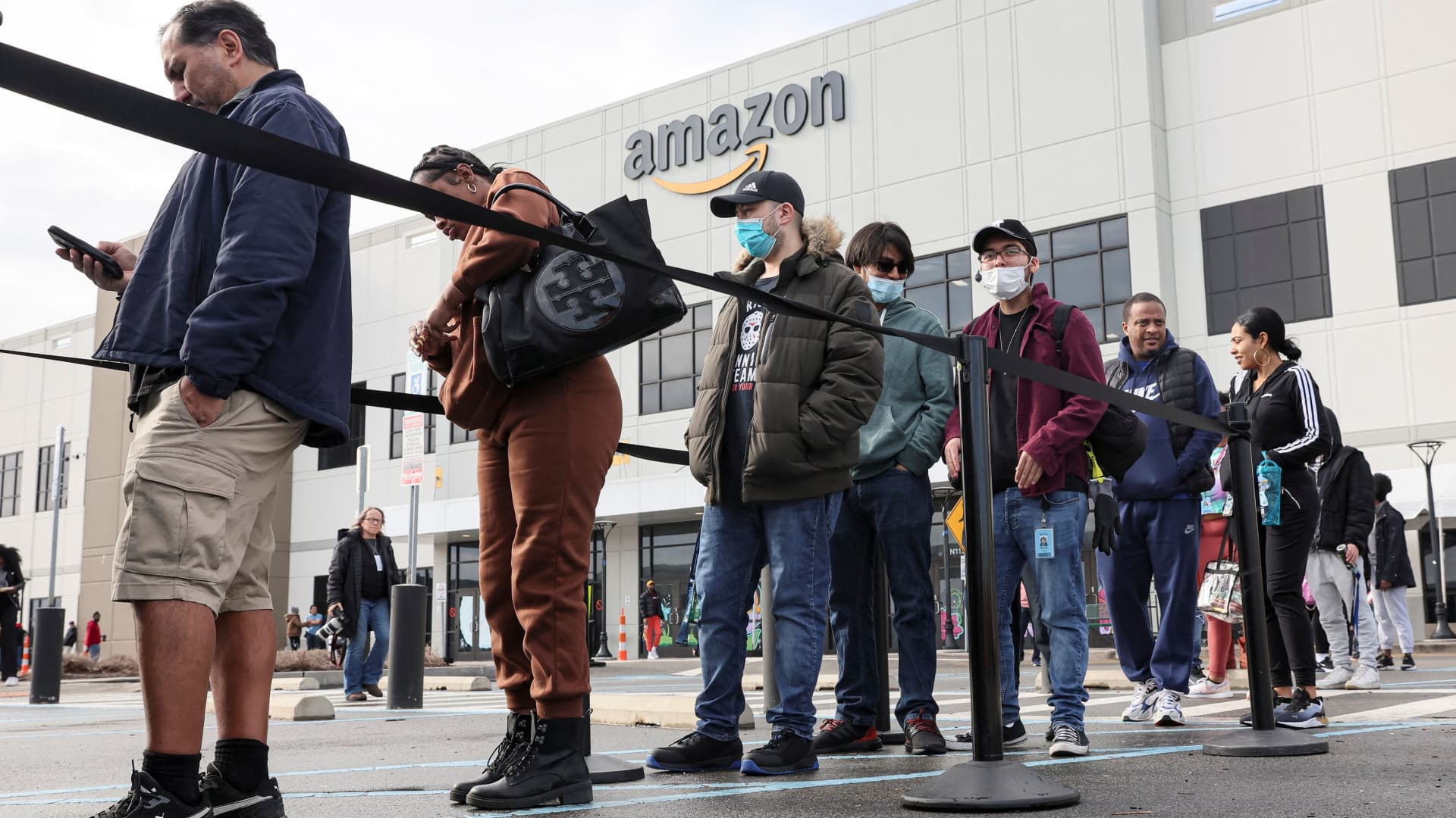 Amazon workers at the Staten Island warehouse vote on whether