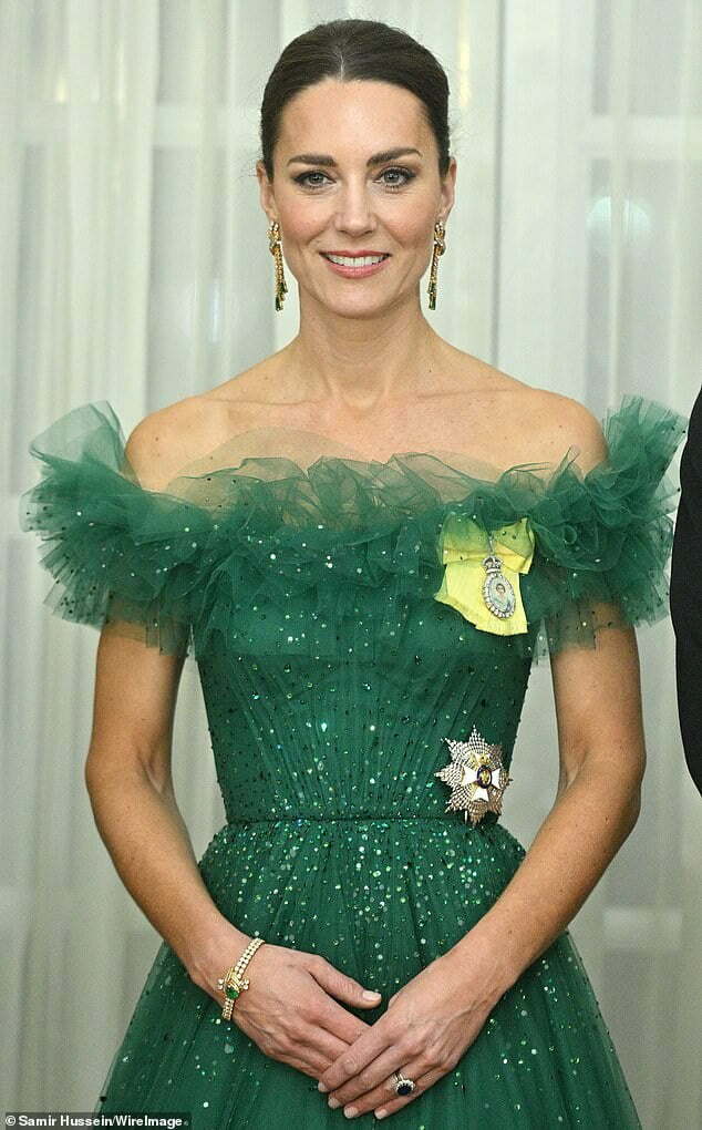 Kate shines in emerald and diamond earrings and a bracelet