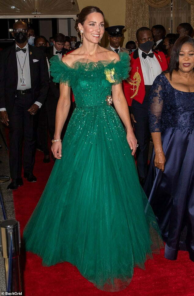 Kate stepped out in a custom tailored emerald Jenny Packham gown