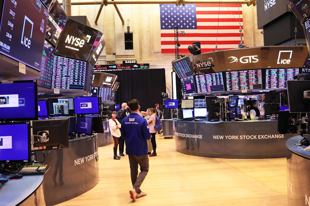 1649852039 Stock futures rise as traders eye profits