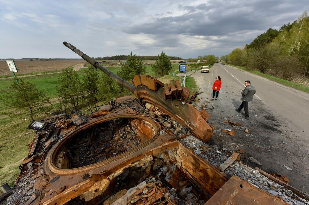 1651177848 Ukraine decapitates Russian tanks due to design flaw