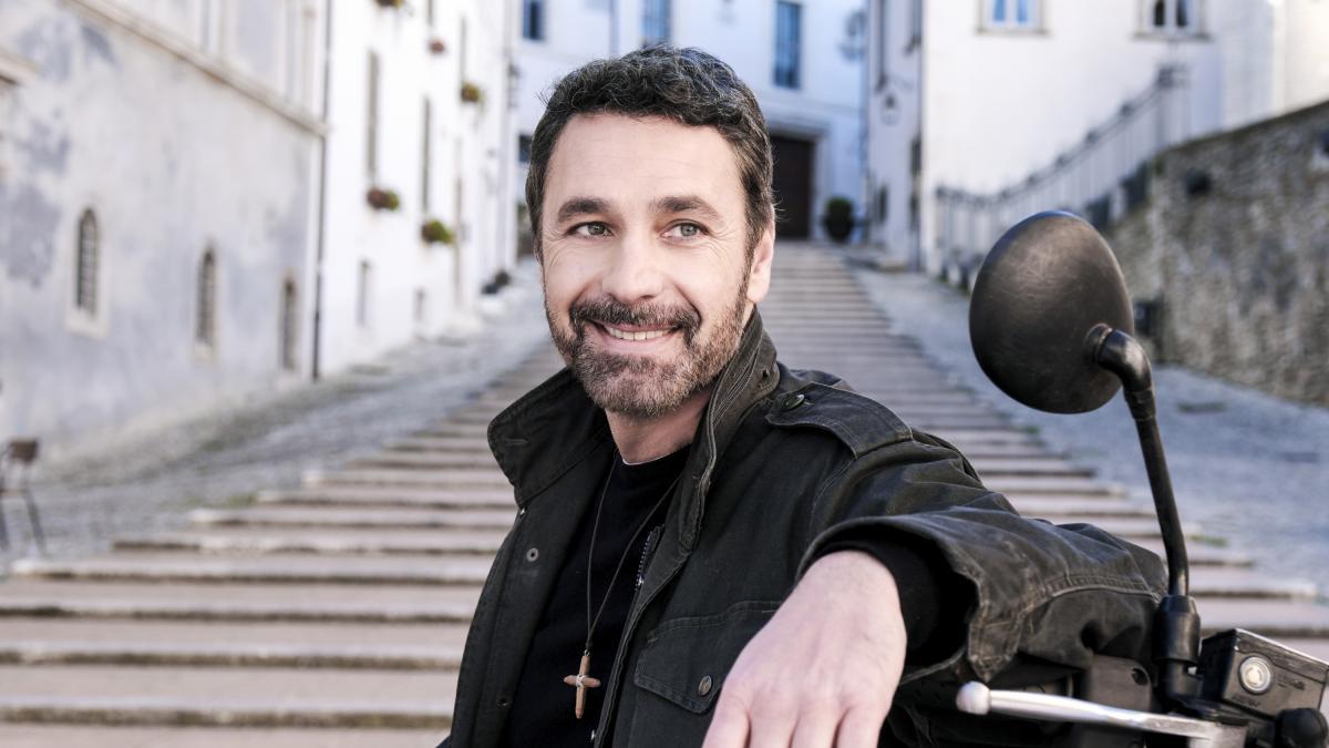 Blitzer Raoul Bova quotWith Don Matteo by bike in life