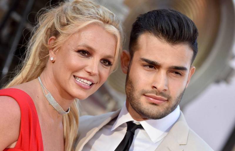Britney Spears Announces She Is Pregnant S Chronicles