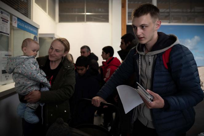 Ukrainian refugees pass through passport control upon arrival from Moldova at Bordeaux International Airport in Mérignac April 21, 2022. 