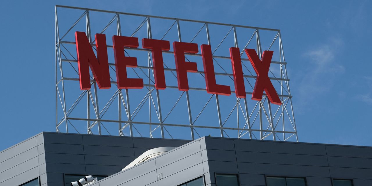 Netflix stock price falls 35 posting its biggest drop since