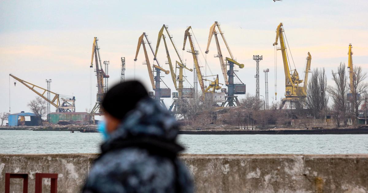 Separatists report capture of Mariupol port