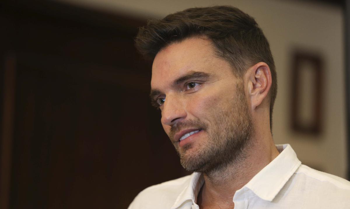 Strong comments from Julian Gil on his sons situation