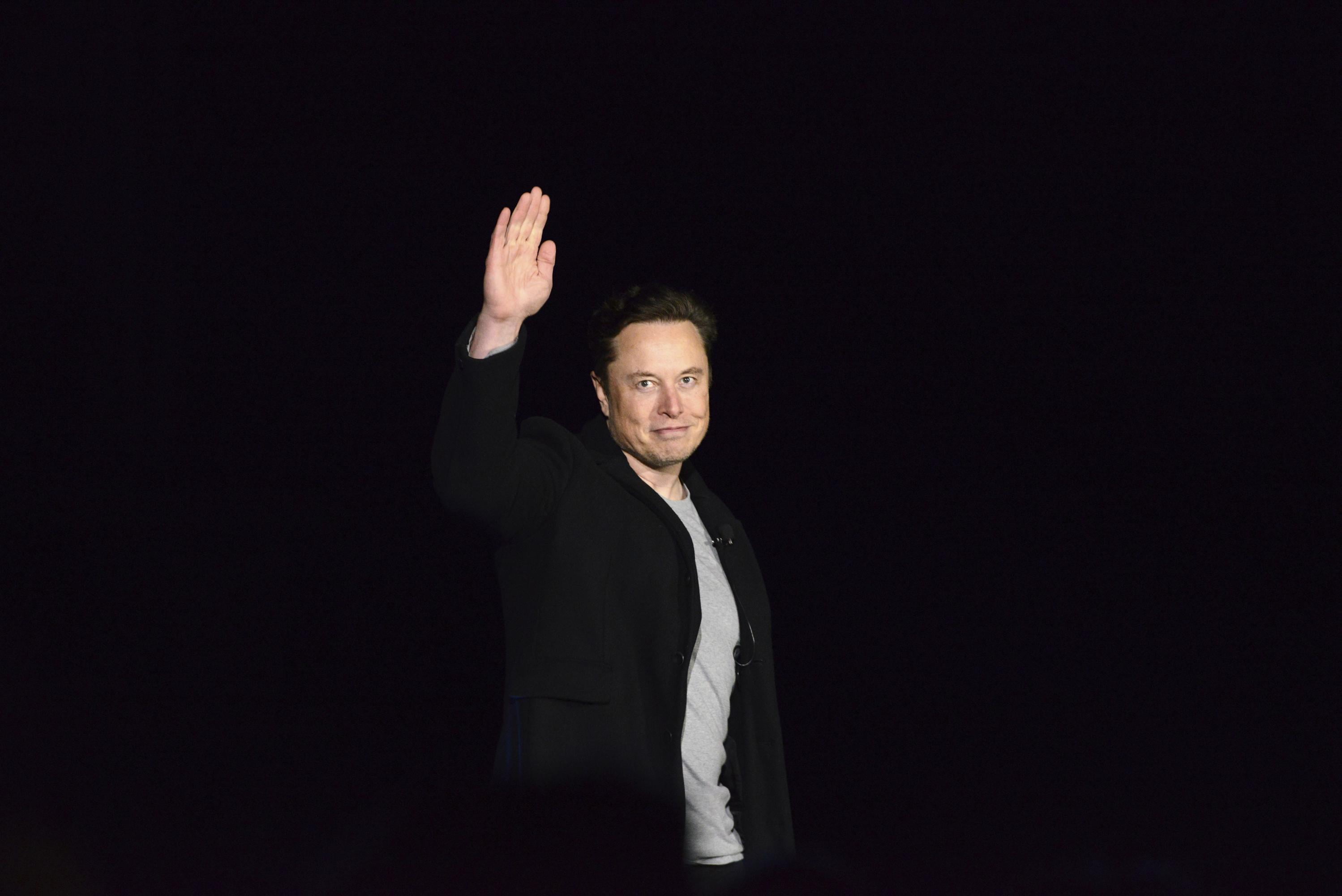 Tesla shareholders are asking judges to silence Musk in fraud