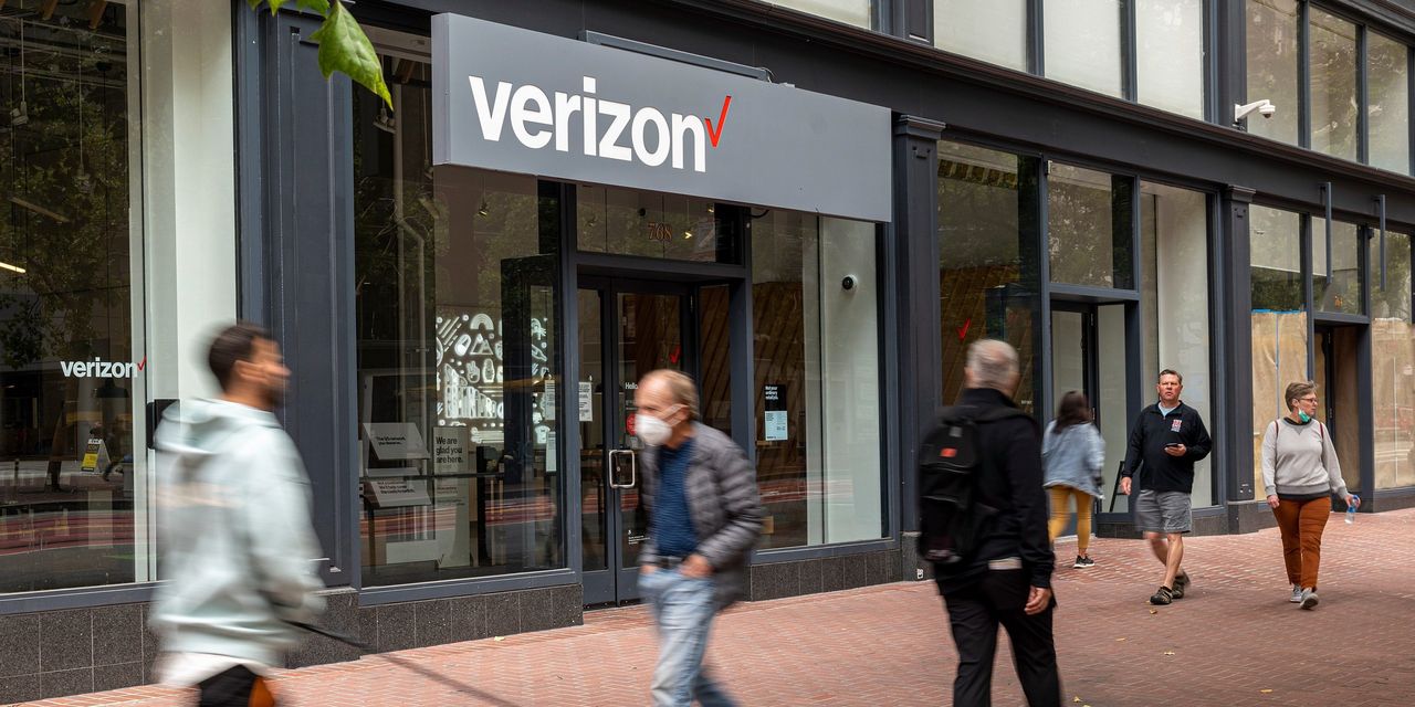 Verizon loses subscribers and warns of inflationary tariffs