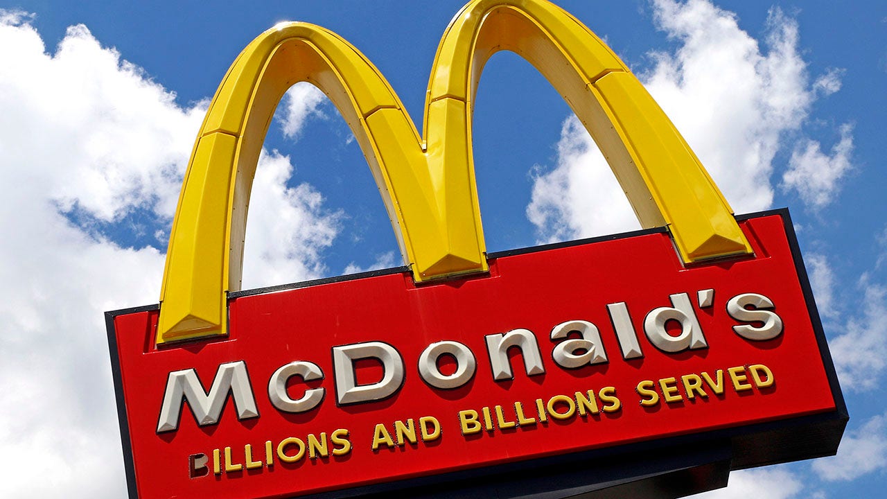 1674396991 McDonalds customer mistakenly gave bag containing thousands of dollars in