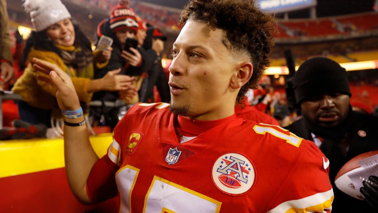 Patrick Mahomes struggles with ankle injury in Chiefs win