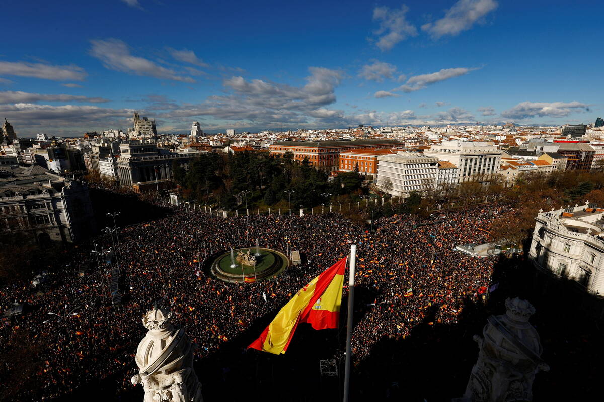 Spain Legal parades by demonstrators in the tens of thousands