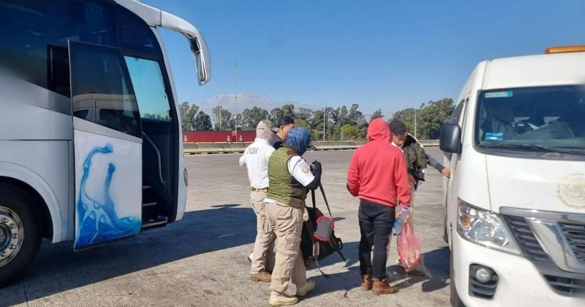 Cuban migrants arrested while traveling through Mexico by bus