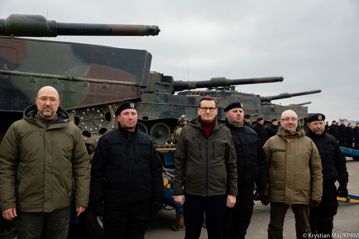 The first modern main battle tanks arrive in Ukraine