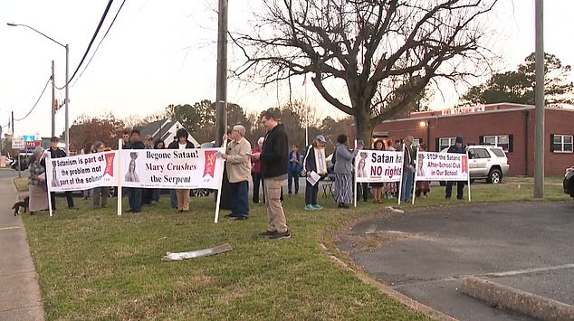 Virginia elementary school suspended evacuated over Satan Club related bomb threat