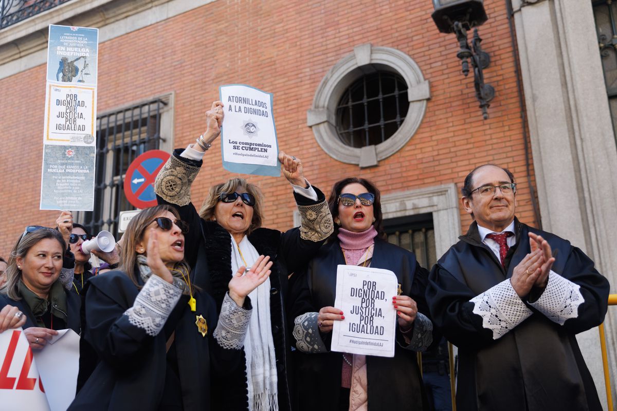 1678436178 Lawyers demonstrate in Madrid We will not stop until we