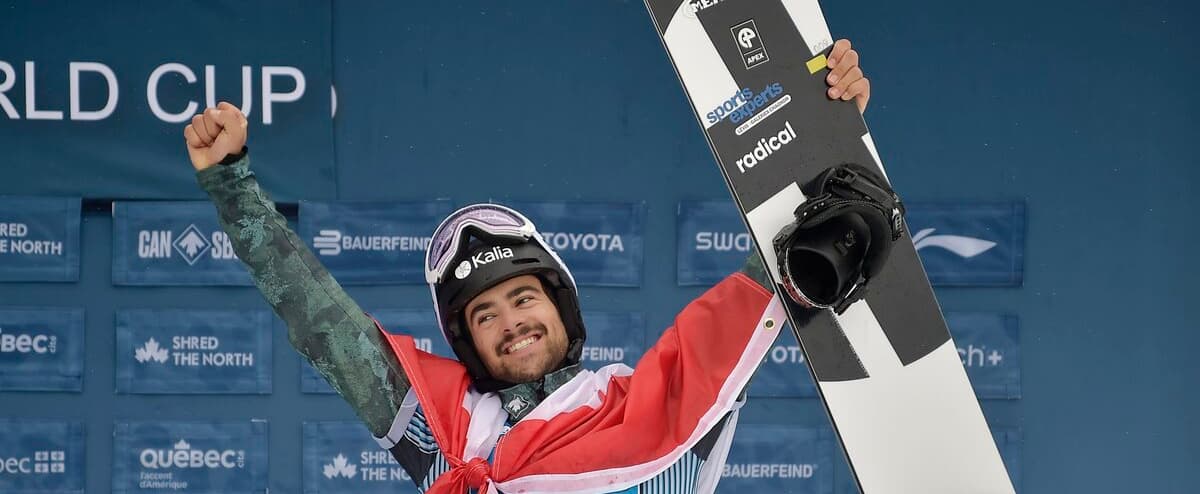 Eliot Grondin wins the bronze medal at the Snowboard Cross