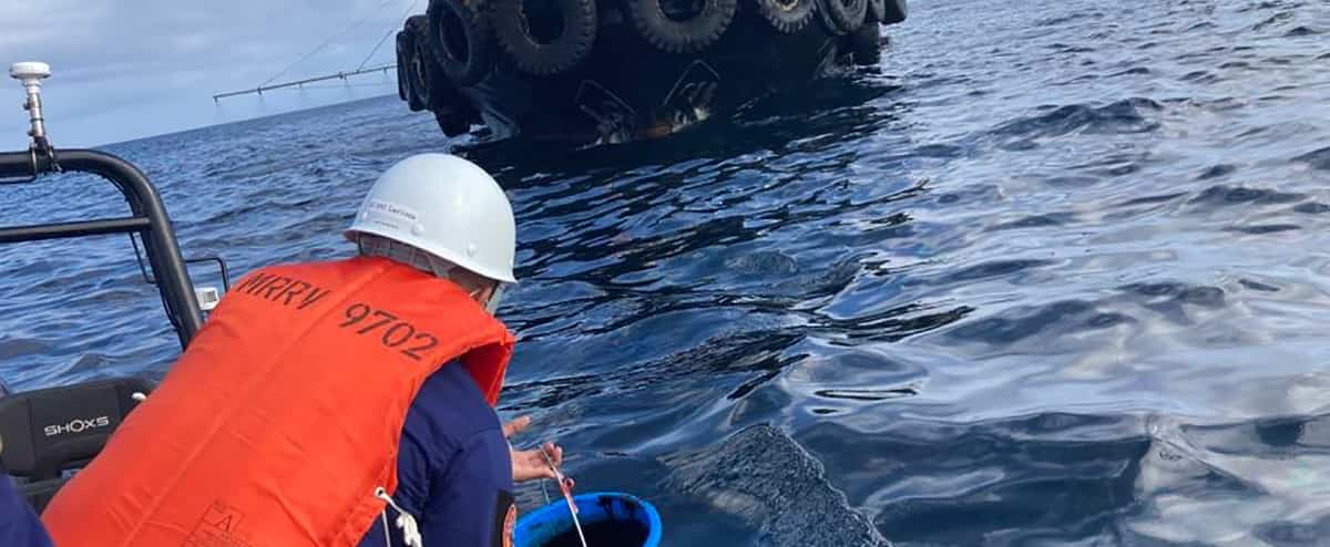 Tanker wreck leaks fuel oil in Philippine waters