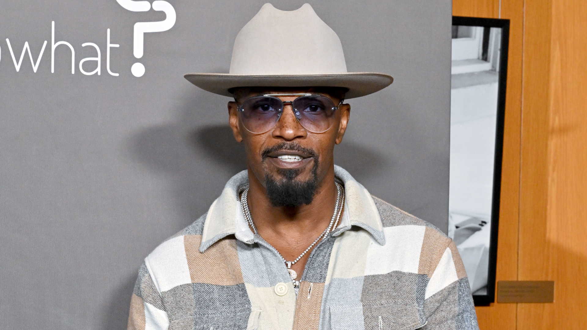 After Friends Ask For Prayers For Jamie Foxx, The Actor Reappears And ...