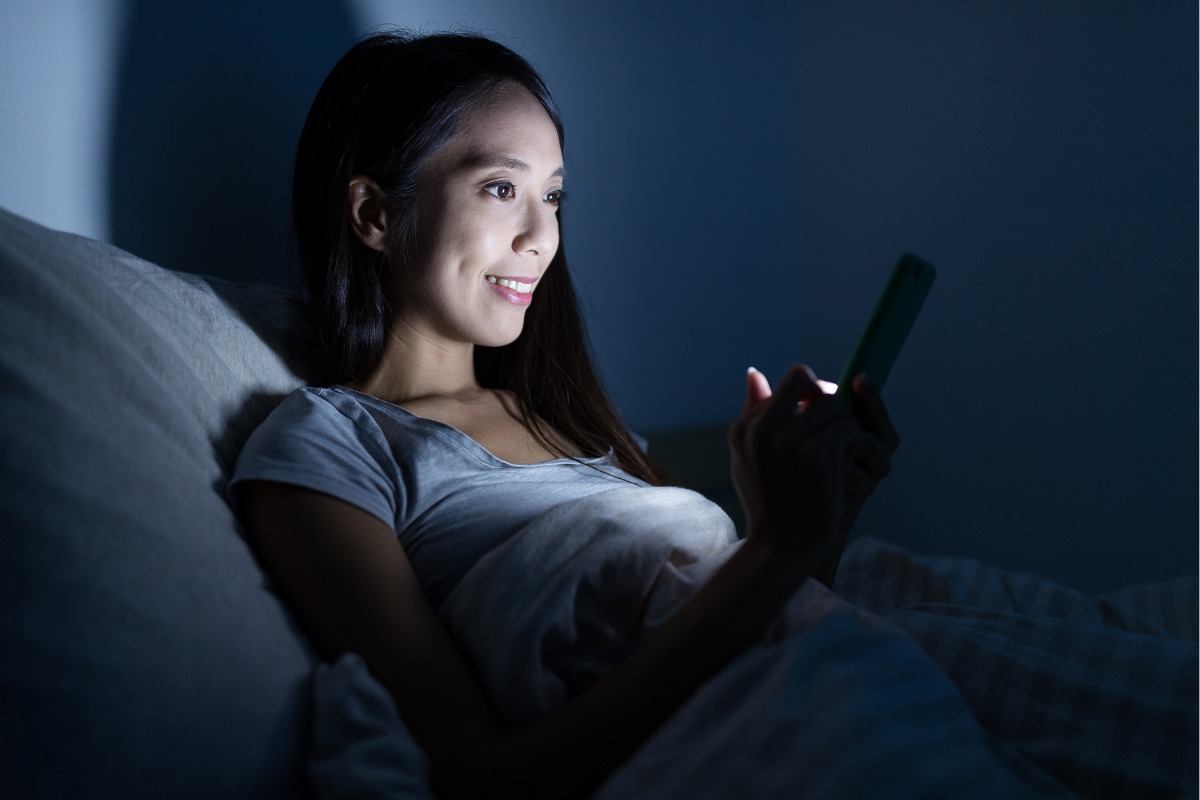 Cell phone screen brightness can be more harmful than you