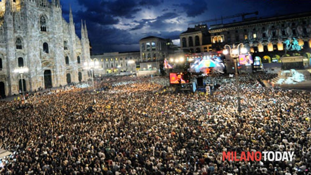 Концерт в Милане. Концерт певицафиордализо Италия. Milano Live. Концерт на Домской площади Милана 2020 года когда.