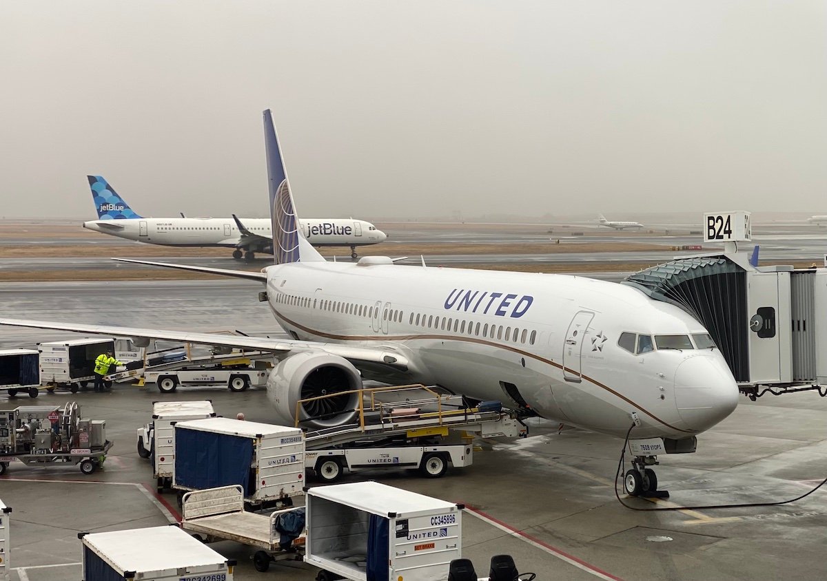 Angry United pilot calls SFO ATC for go arounds one