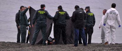 The Guardia Civil covers a body on Tarajal beach in February 2014.