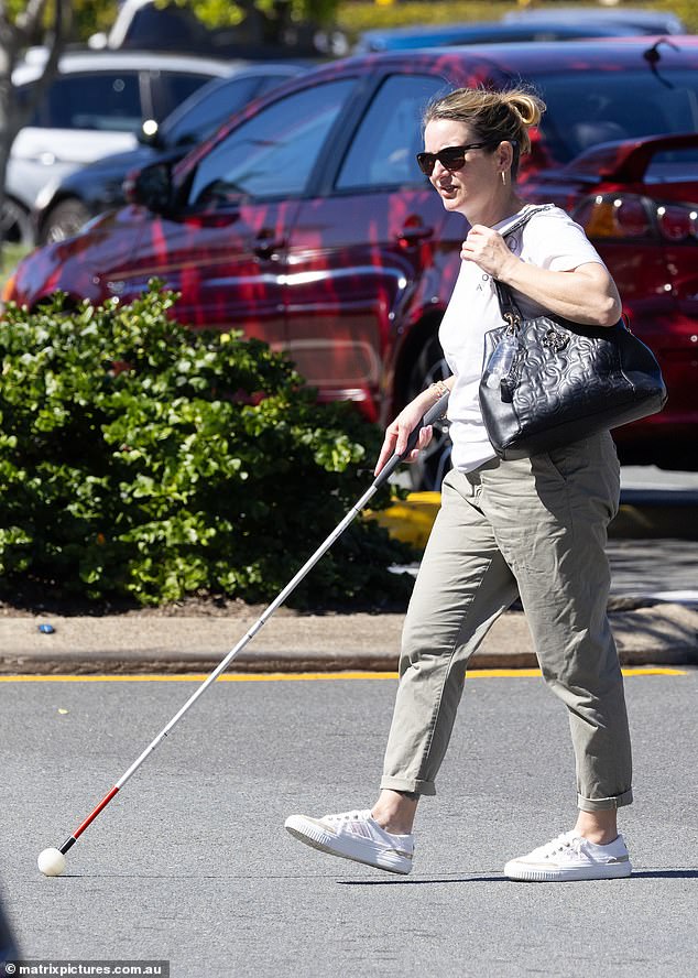 She used her cane to get around