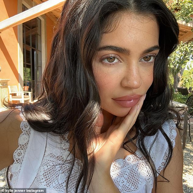 Kylie Jenner shows off her natural freckles and wavy hair