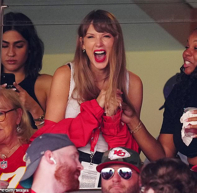 Taylor Swift paid for food at the ENTIRE restaurant to