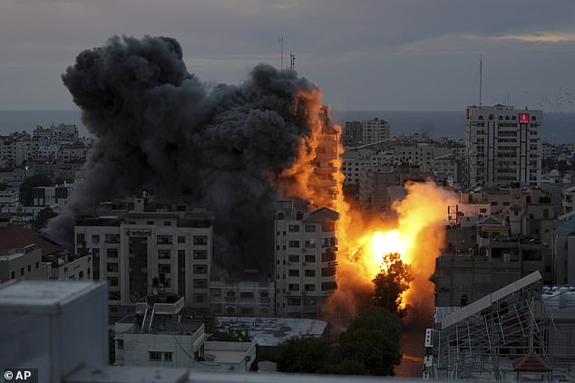 The Health Ministry in Gaza said on Sunday that at least 2,670 Palestinians had been killed and more than 9,600 injured in a week of relentless Israeli airstrikes