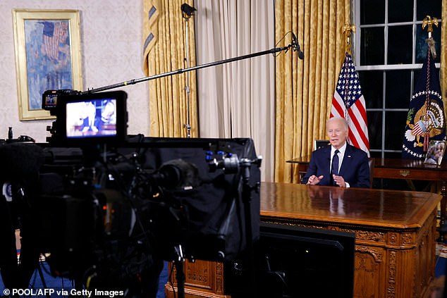 Biden can be seen on Thursday giving his speech and reading from a teleprompter