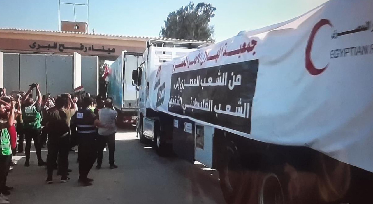 Israel Hamas War, Rafah Border Crossing Closed: 20 Aid Trucks Arrive ...