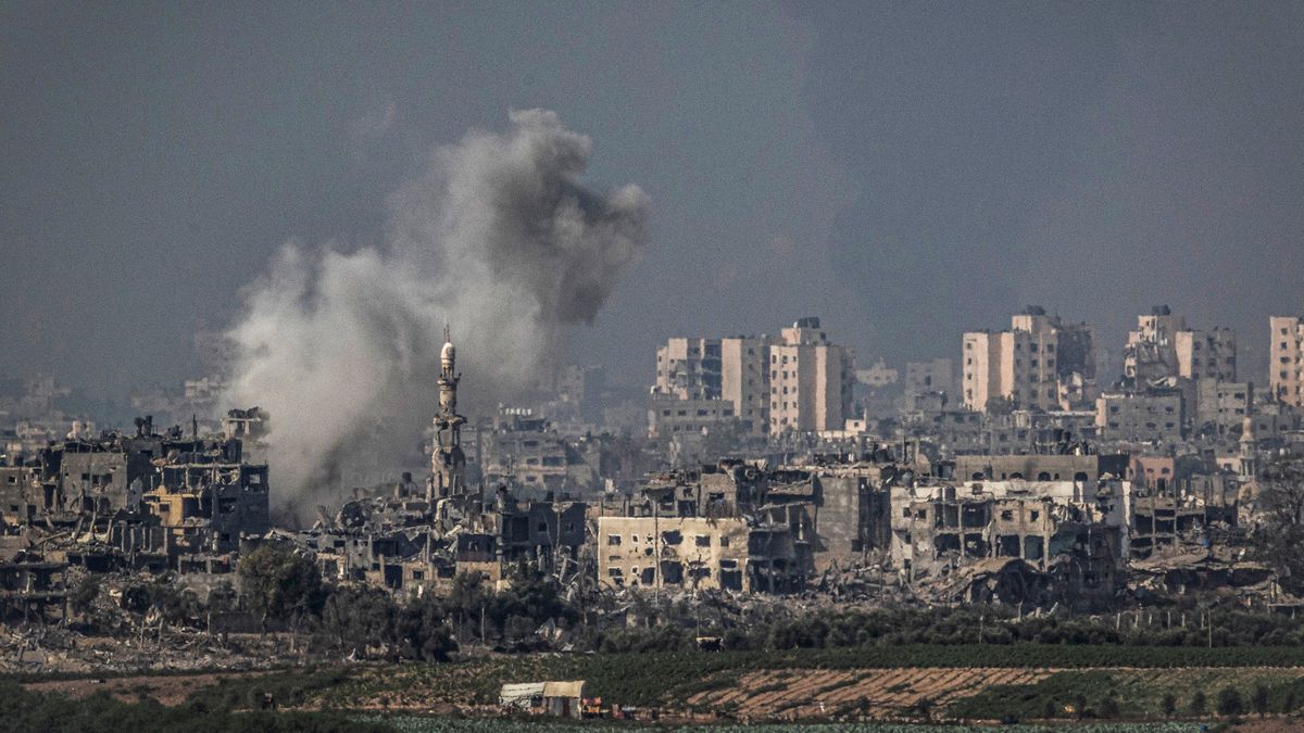 The Israeli Army Remains In The Gaza Strip After The Worst Night Of Air ...