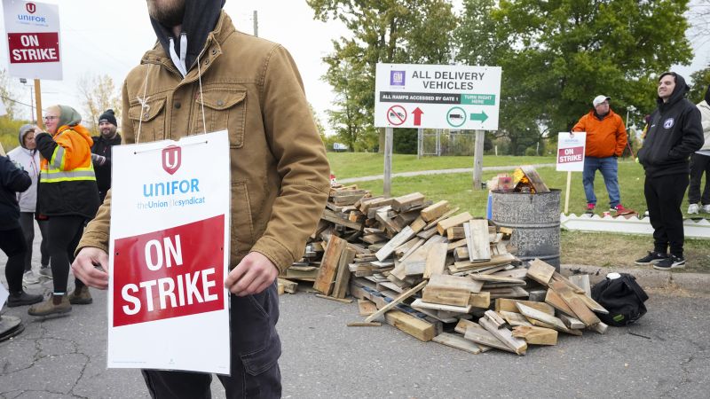 Auto workers in Canada get along with GM