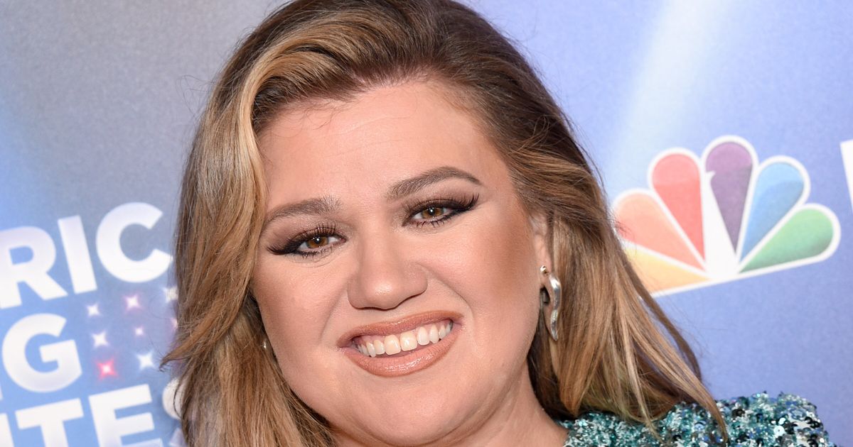 Kelly Clarkson Denies Rejecting Taylor Swift And Travis Kelce's ...