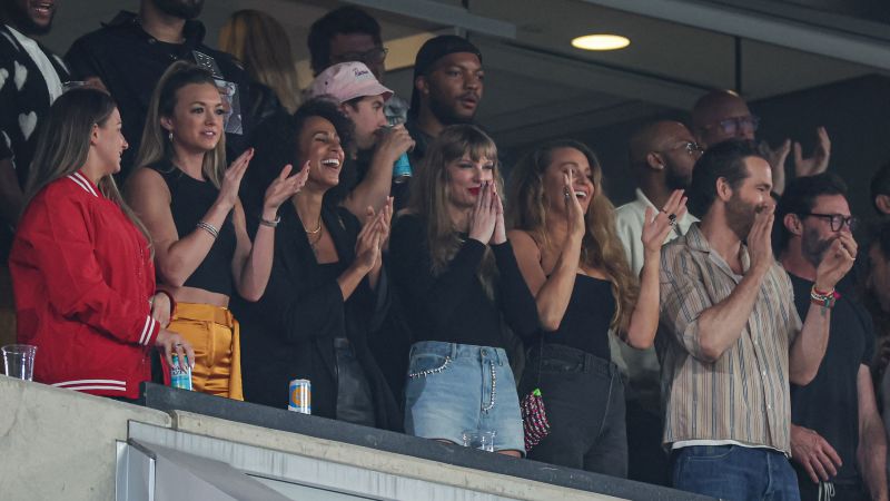 Taylor Swift cheers on Travis Kelce again on Sunday Night