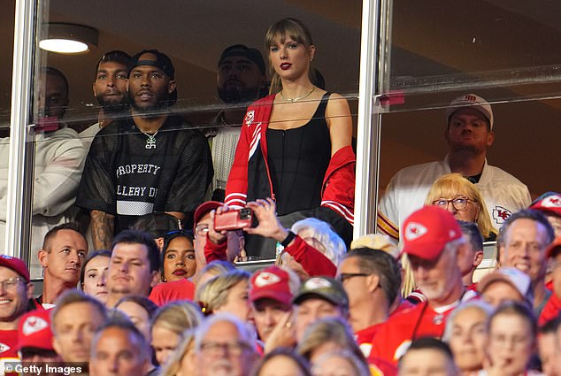 Swift watched a game while wearing a $112 Kansas City windbreaker designed by Andrews