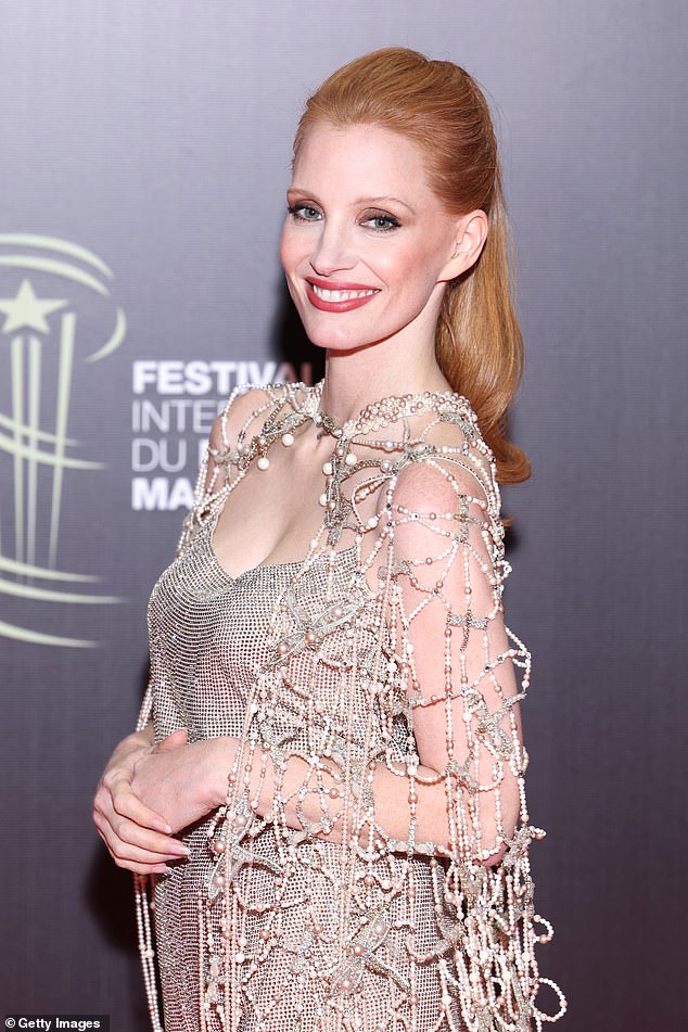 1700853762 215 Jessica Chastain dazzles in a metallic jumpsuit with a dramatic