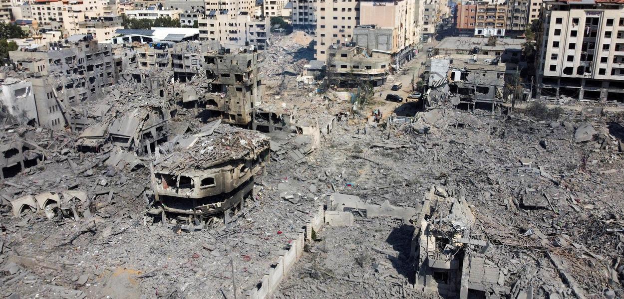 A Convoy Of Red Cross Humanitarian Aid Vehicles Is Attacked By Israel ...