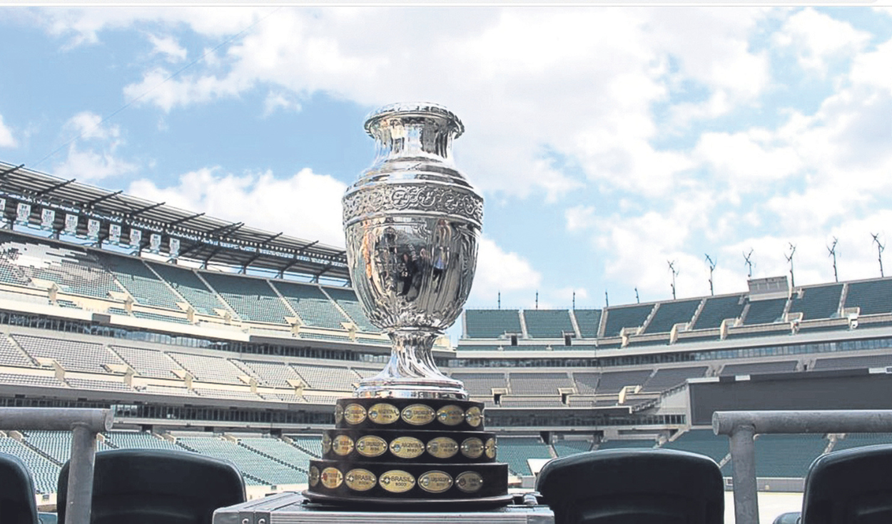 Сша кубок америки. Copa America Trophy. Кубок Америки трофей. Самый большой Кубок в мире. Кубок Америки 1916.