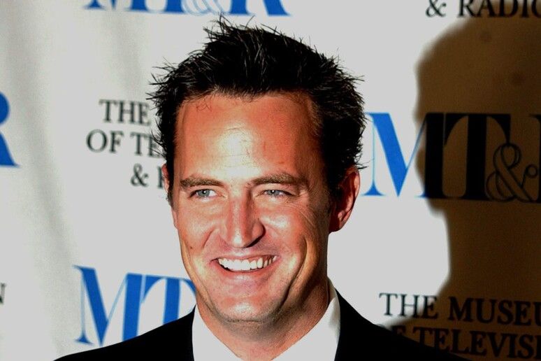 Matthew Perry the funeral with the real family and the