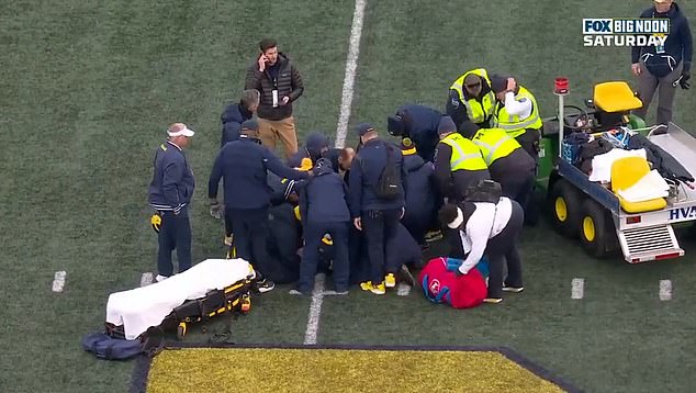 Michigan offensive lineman Zak Zinter suffers a serious injury against