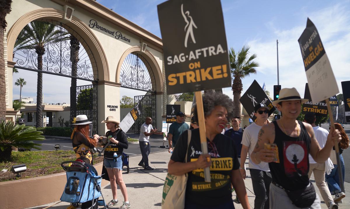 Screen Actors Guild reaches tentative agreement with Hollywood studios