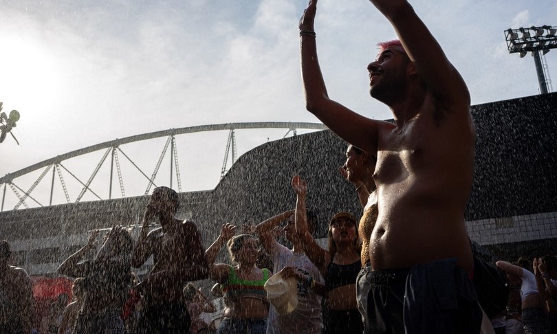 The oppressive heat disrupts Taylor Swifts concerts in Brazil AGI