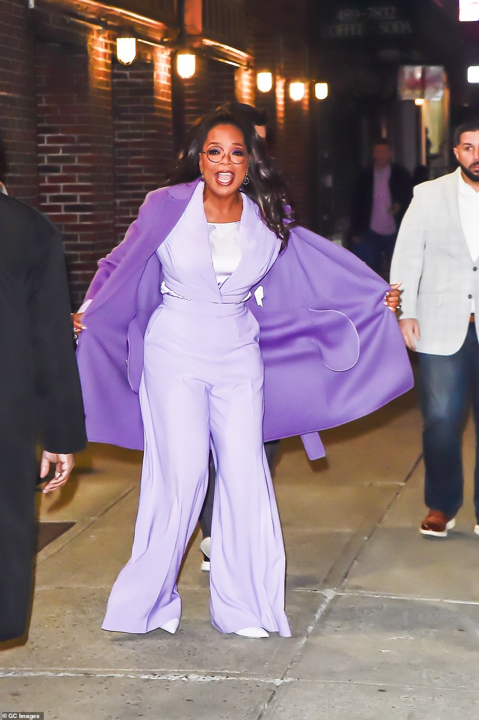Oprah Winfrey Shows Off Her Stunning Slimmed-down Figure In A Lavender ...